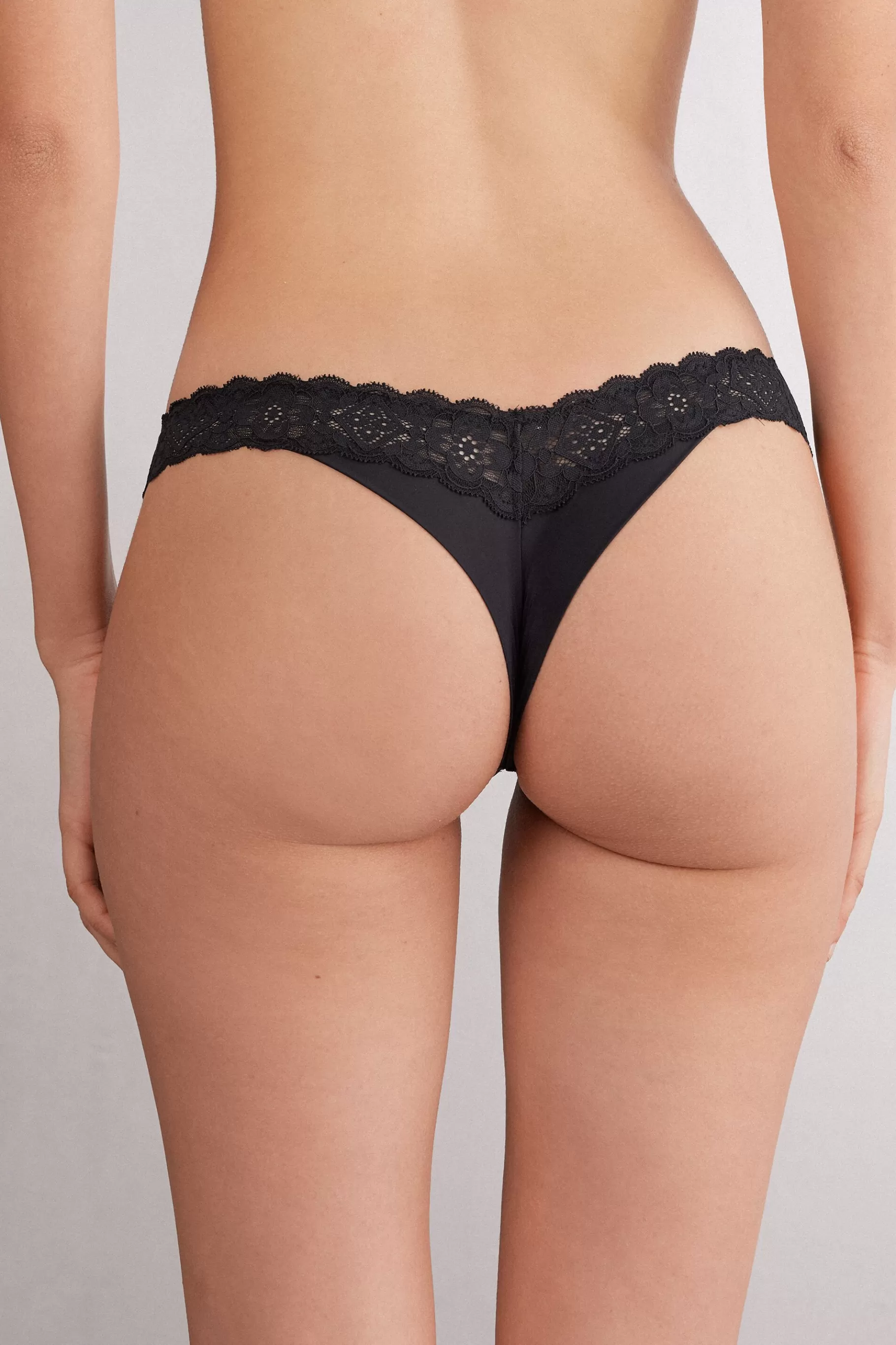 Intimissimi Brazilian^Brazilian trosor i 80-talsstil i spets och mikrofiber