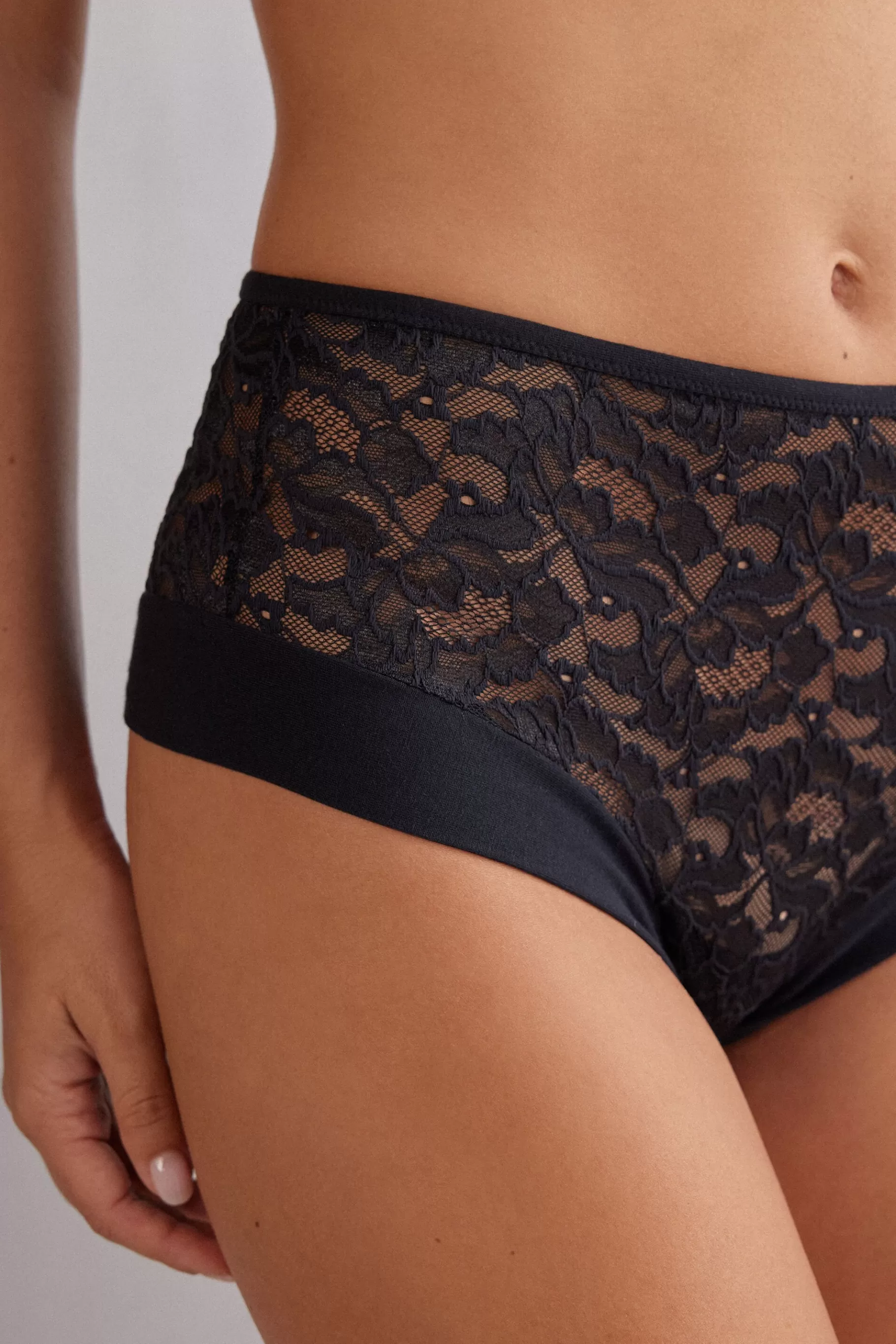 Intimissimi Boxer / Hipster^Brazilian trosor med hög midja i spets Delicate Pieces