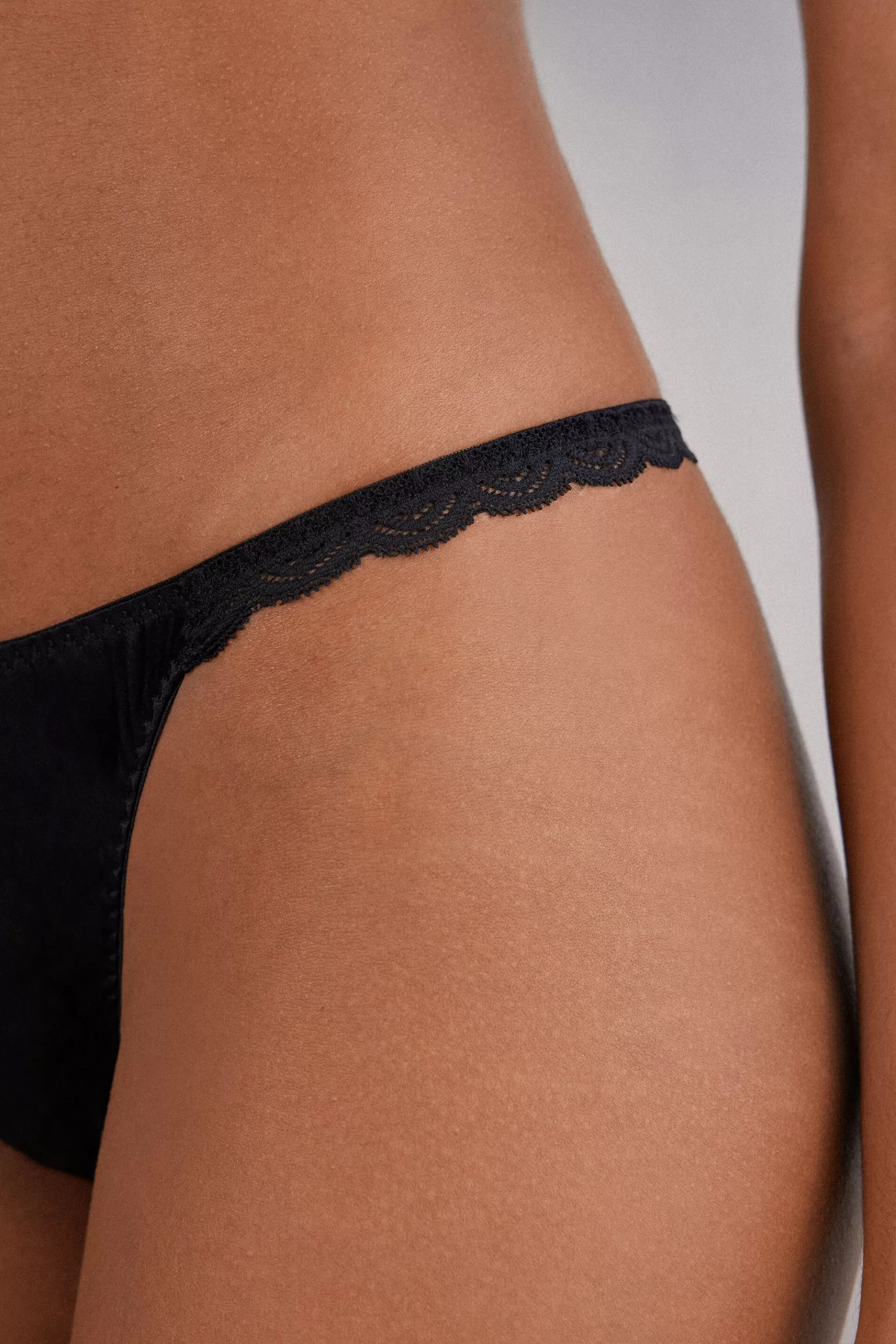 Intimissimi String^G-string i spets och siden