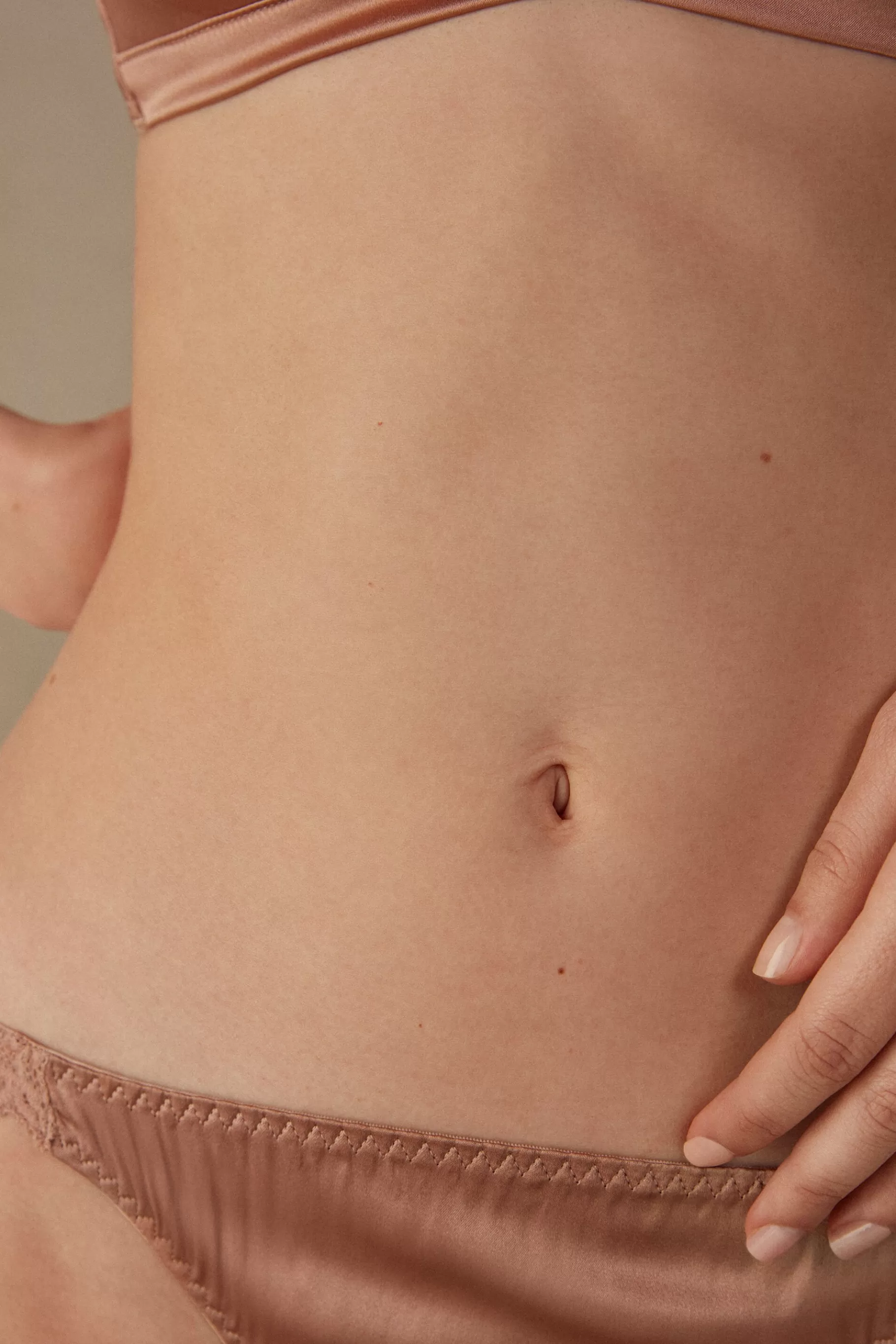 Intimissimi String^G-string i spets och siden