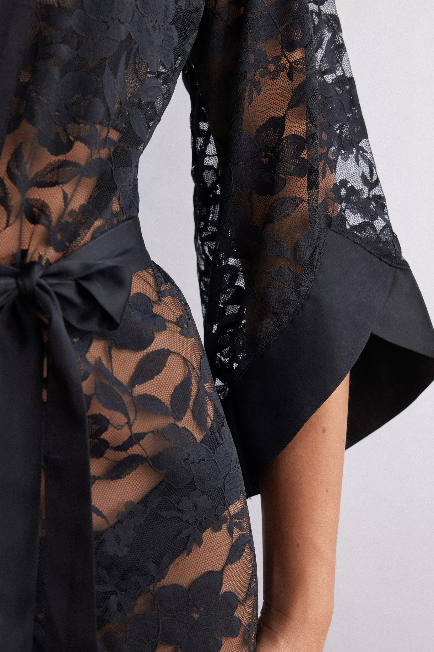 Intimissimi Morgonrockar / Kimonos^Kimono i spets och satin The Art of Romance