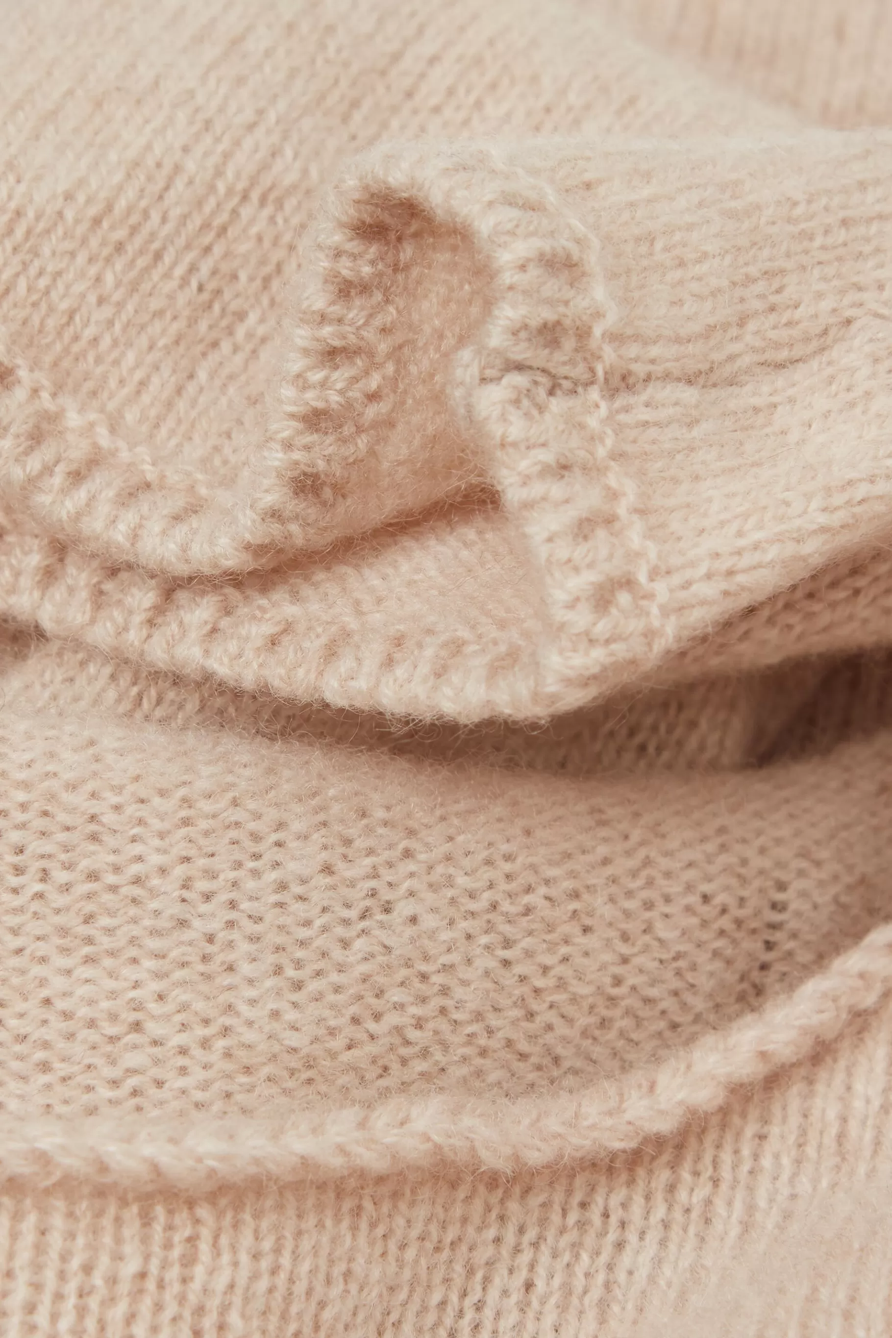 laringngaumlrmad_troumlja_i___kashmir_3-12.webp Intimissimi Långärmat^Långärmad tröja i 100 % kashmir