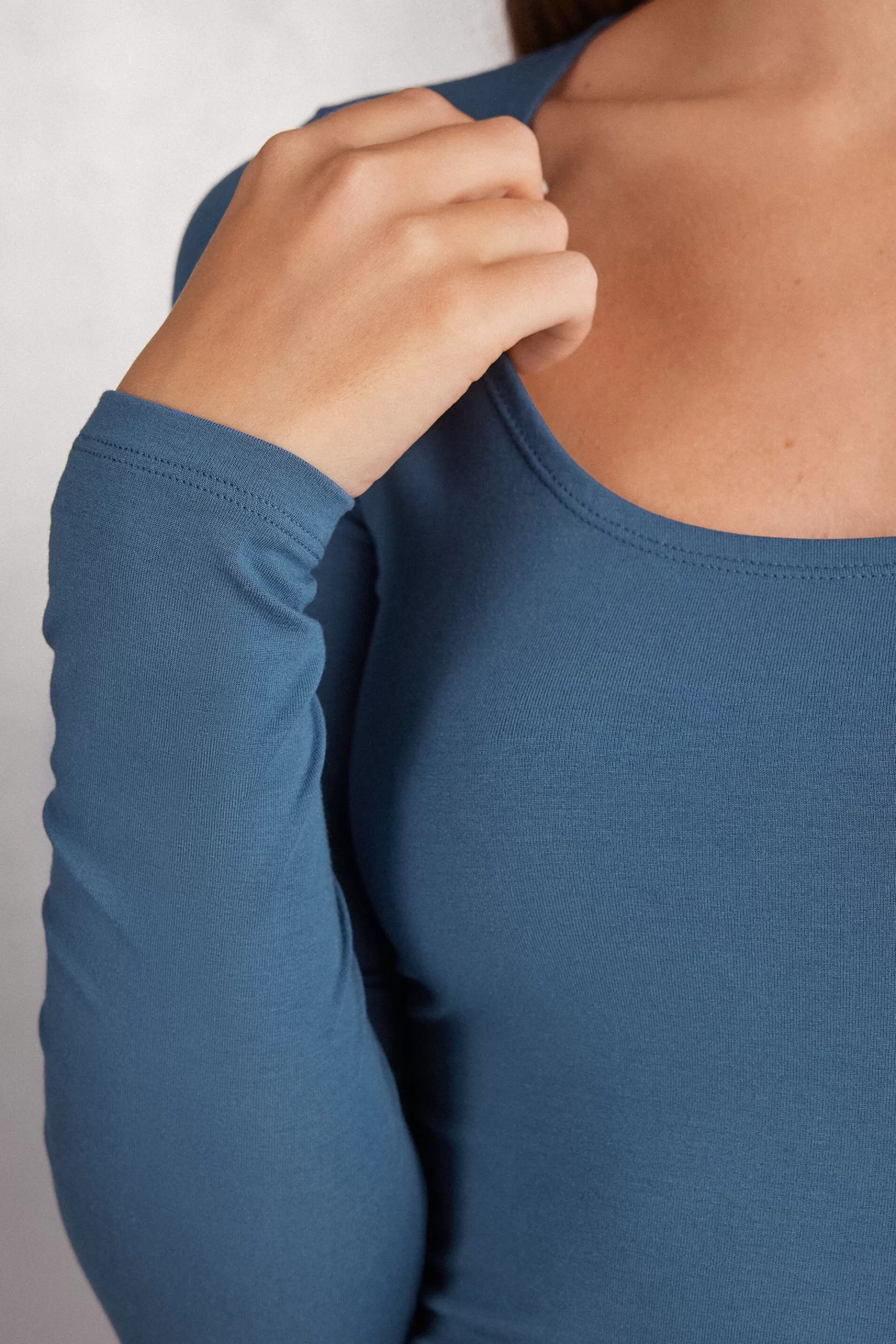 Intimissimi Långärmat^Långärmad tröja med djup urringning i mikromodal