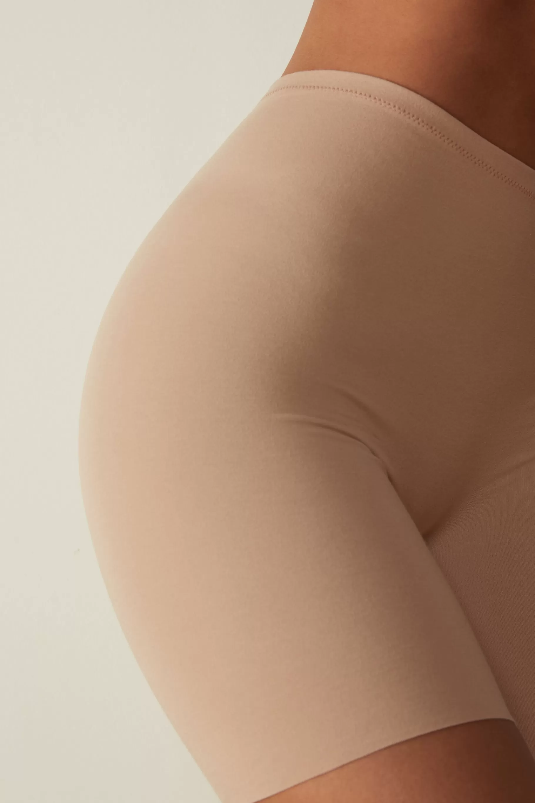 Intimissimi Boxer / Hipster^Sömfria shorts i bomull med råskuren kant