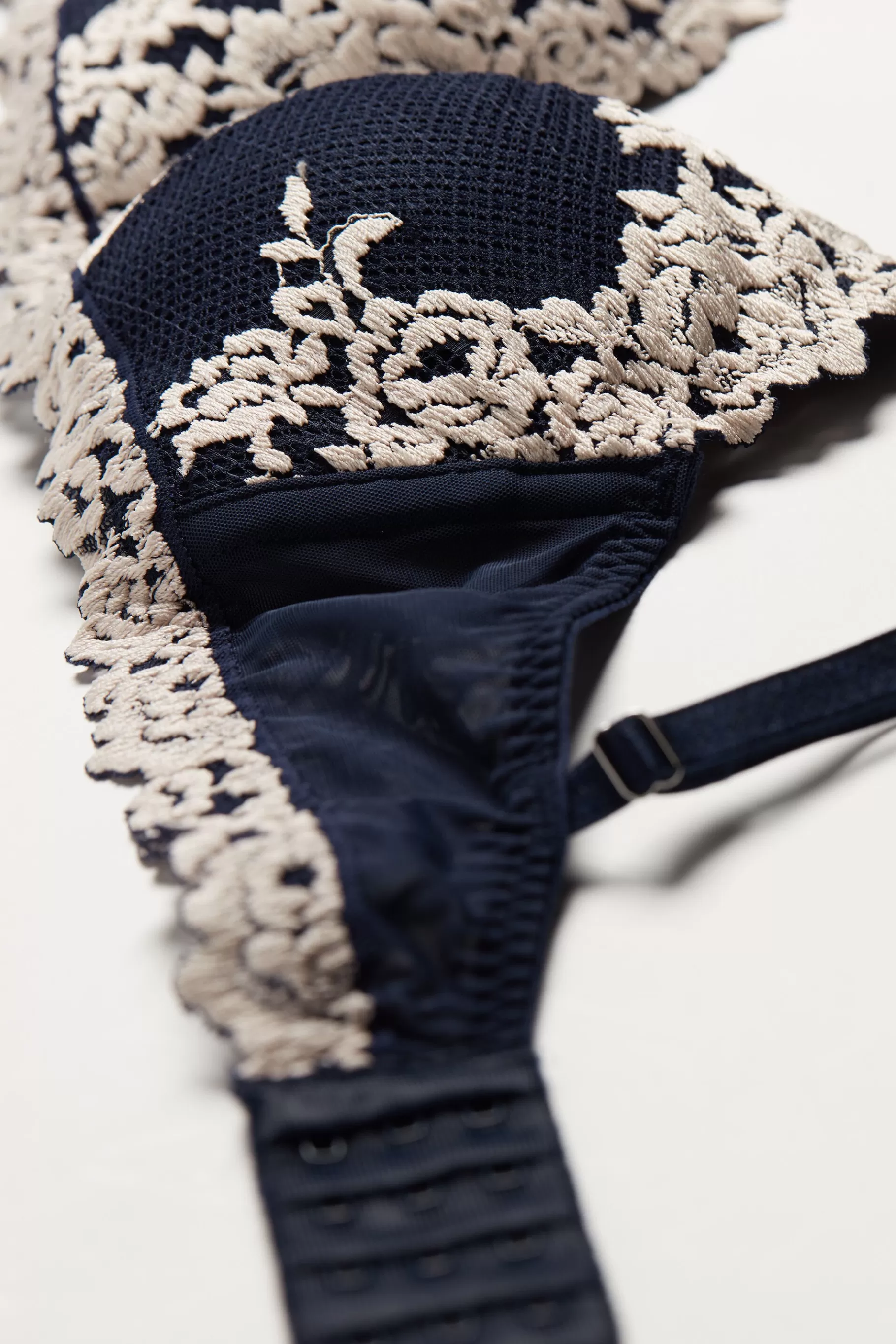 triangelbeharing_tiziana_pretty_flowers_3-14.webp Intimissimi Med Vaddering | Utan Bygel^Triangelbehå Tiziana Pretty Flowers