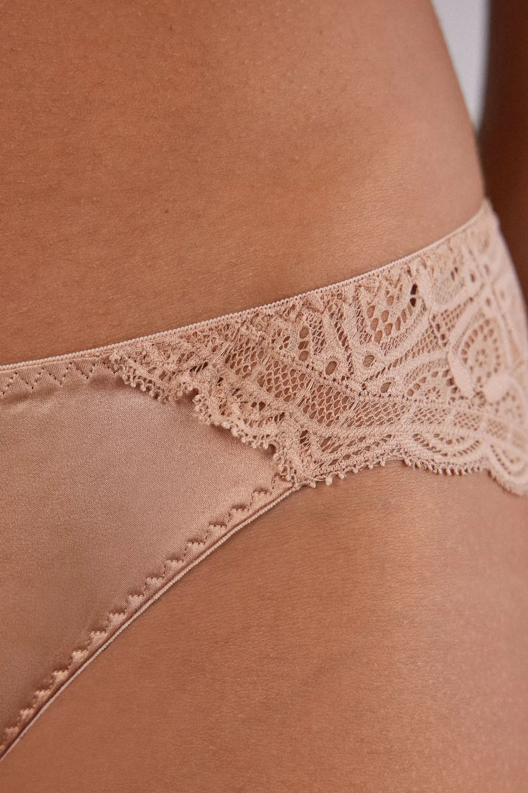 Intimissimi Trosor^Trosor i siden och spets