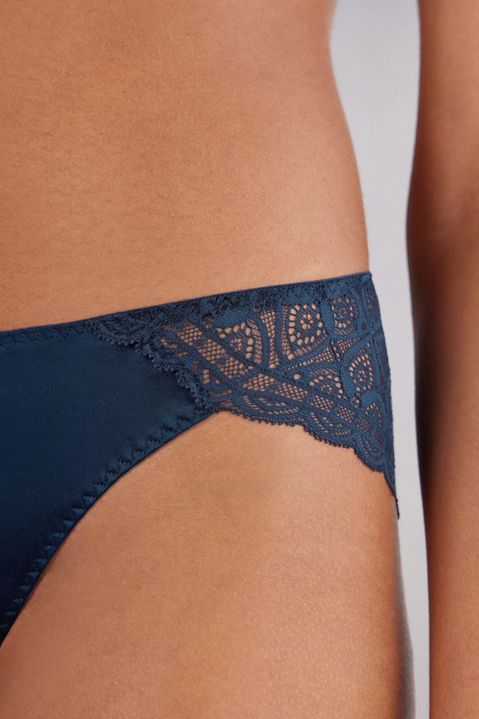 Intimissimi Trosor^Trosor i siden och spets
