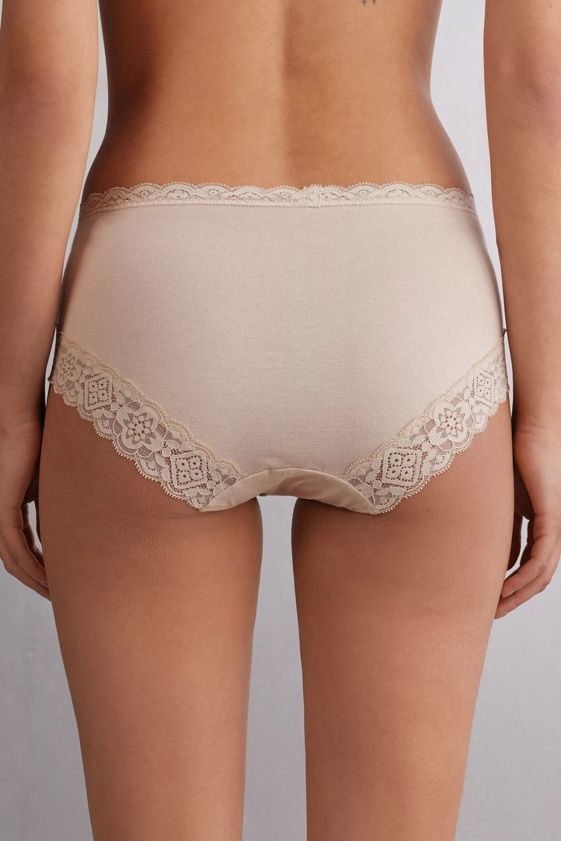 Intimissimi Trosor^Trosor med mellanhög midja i bomull och spets
