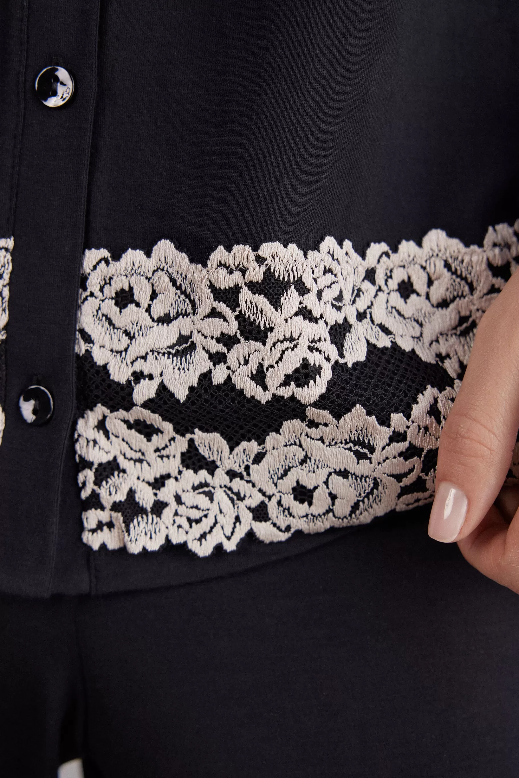Intimissimi Pyjamas Mix & Match | Pyjamas Med Långbyxor^Tröja i modal med öppning fram Pretty Flowers