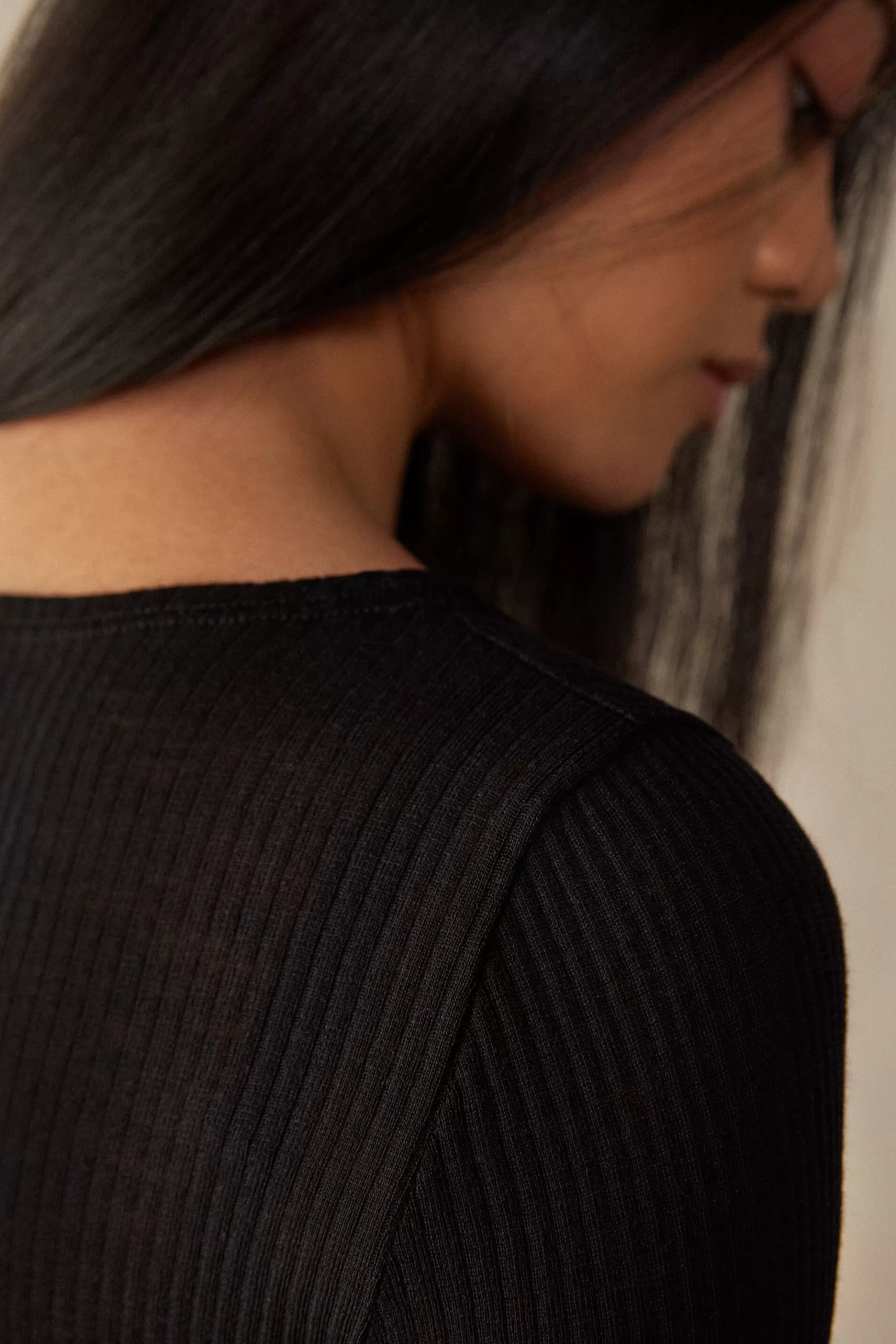 Intimissimi Långärmat^Tröja med lång ärm och vid hals i ull och siden