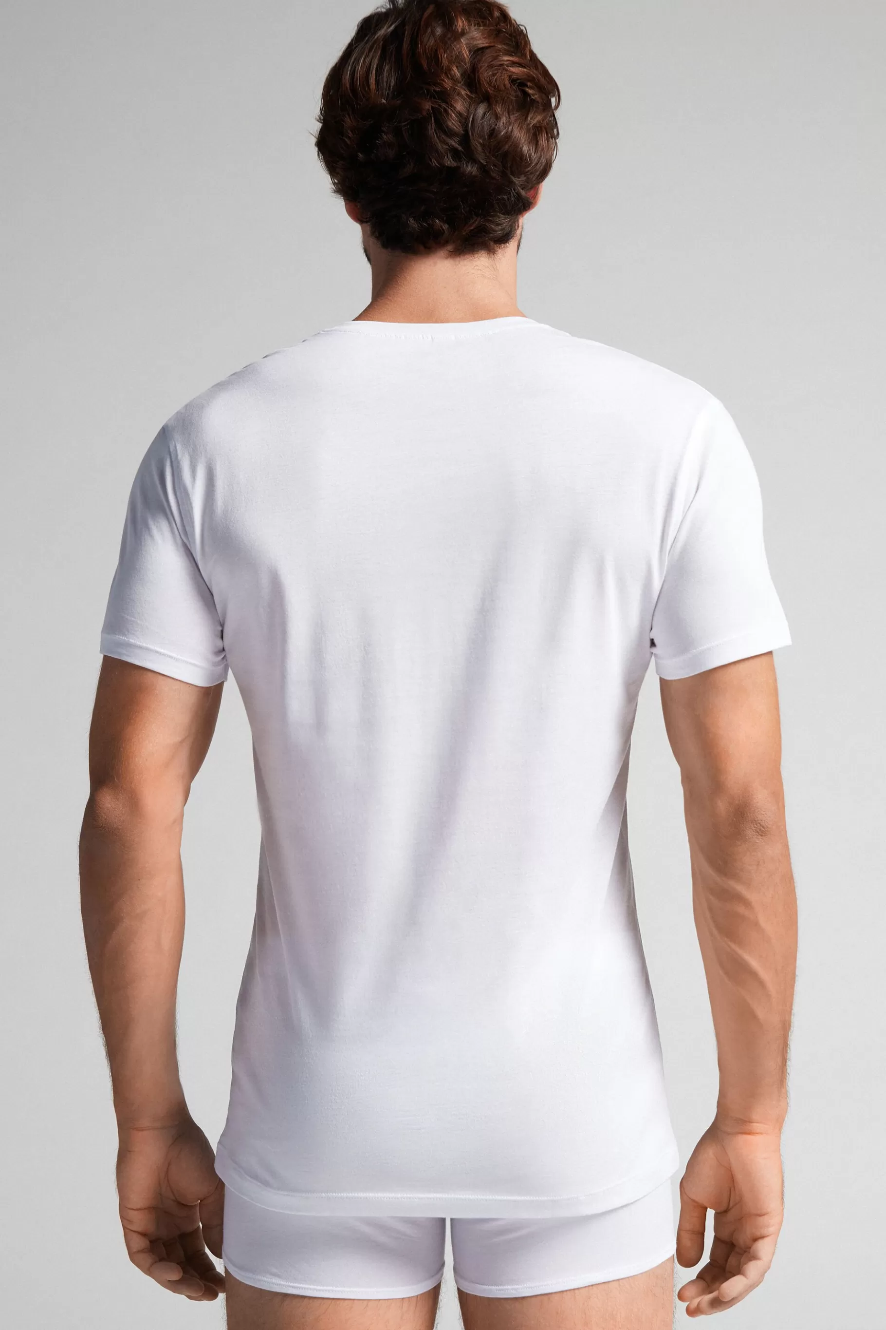 Intimissimi T-shirt / Polo^T-shirt med V-ringad hals i extra fin Superior-bomull