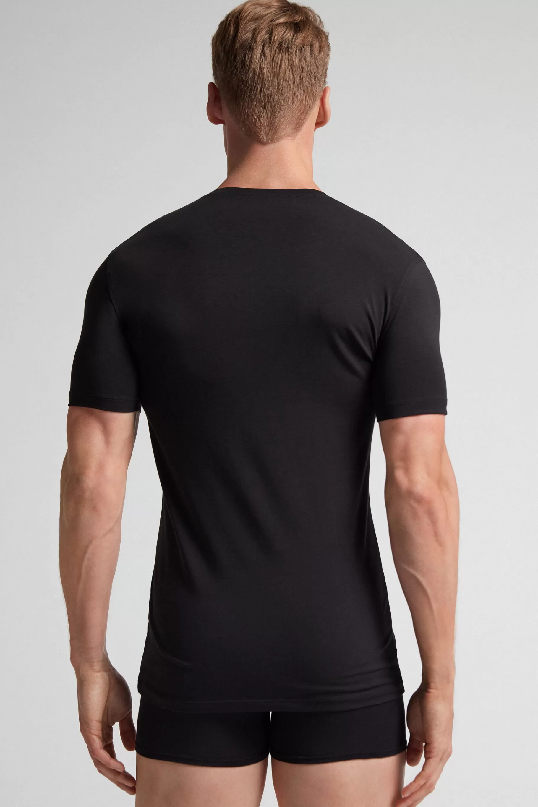 Intimissimi T-shirt / Polo^T-shirt med V-ringad hals i Superior-bomullsstretch