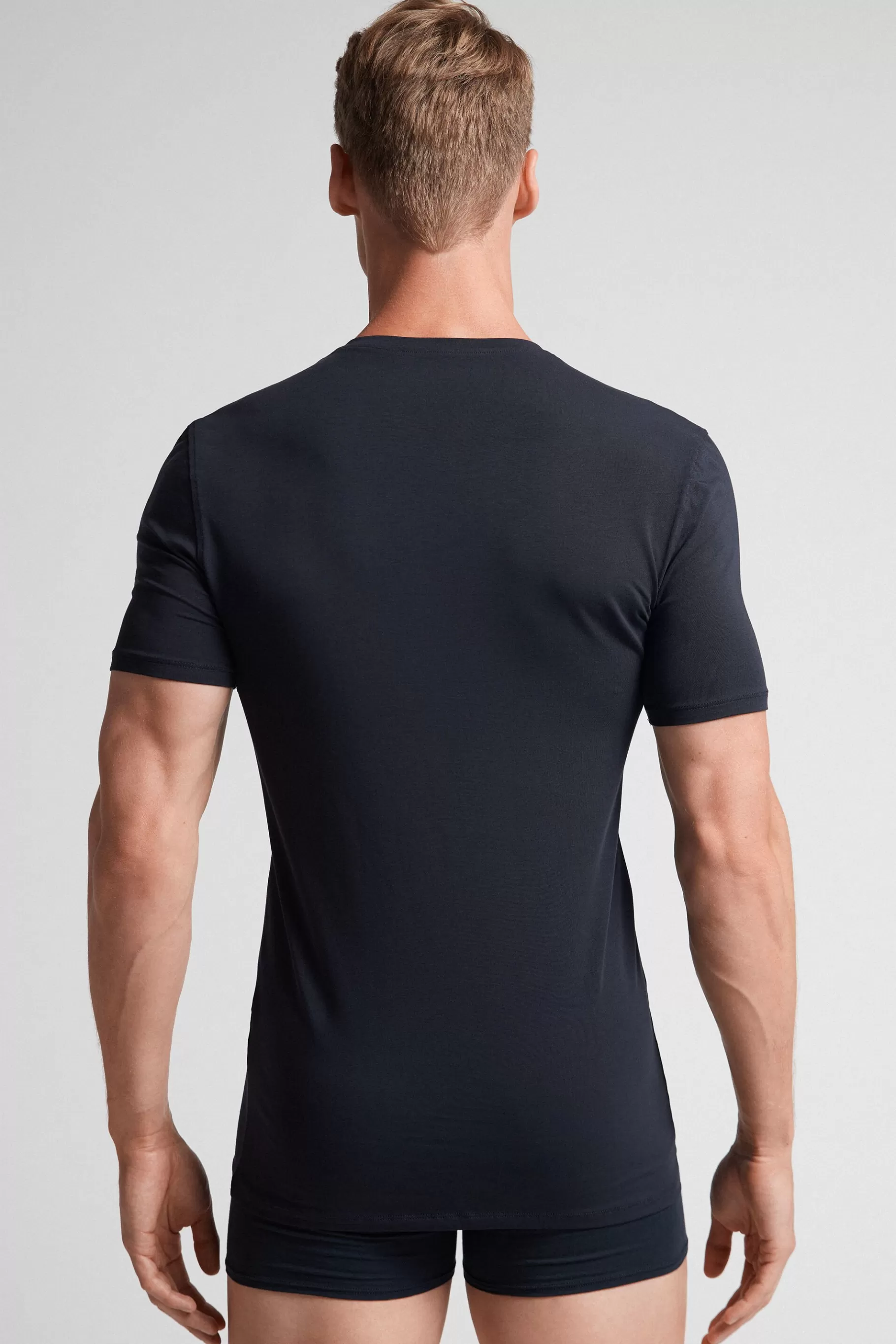 Intimissimi T-shirt / Polo^T-shirt med V-ringad hals i Superior-bomullsstretch