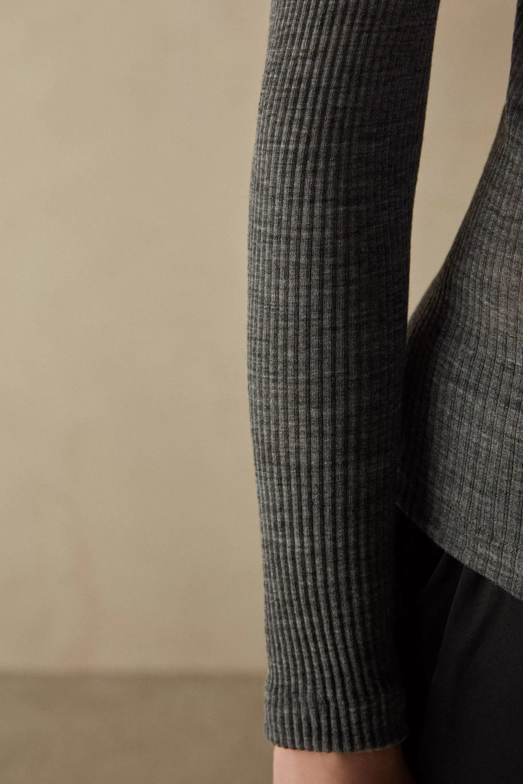 Intimissimi Långärmat^Tubular topp med lång ärm och hög hals i ull och siden