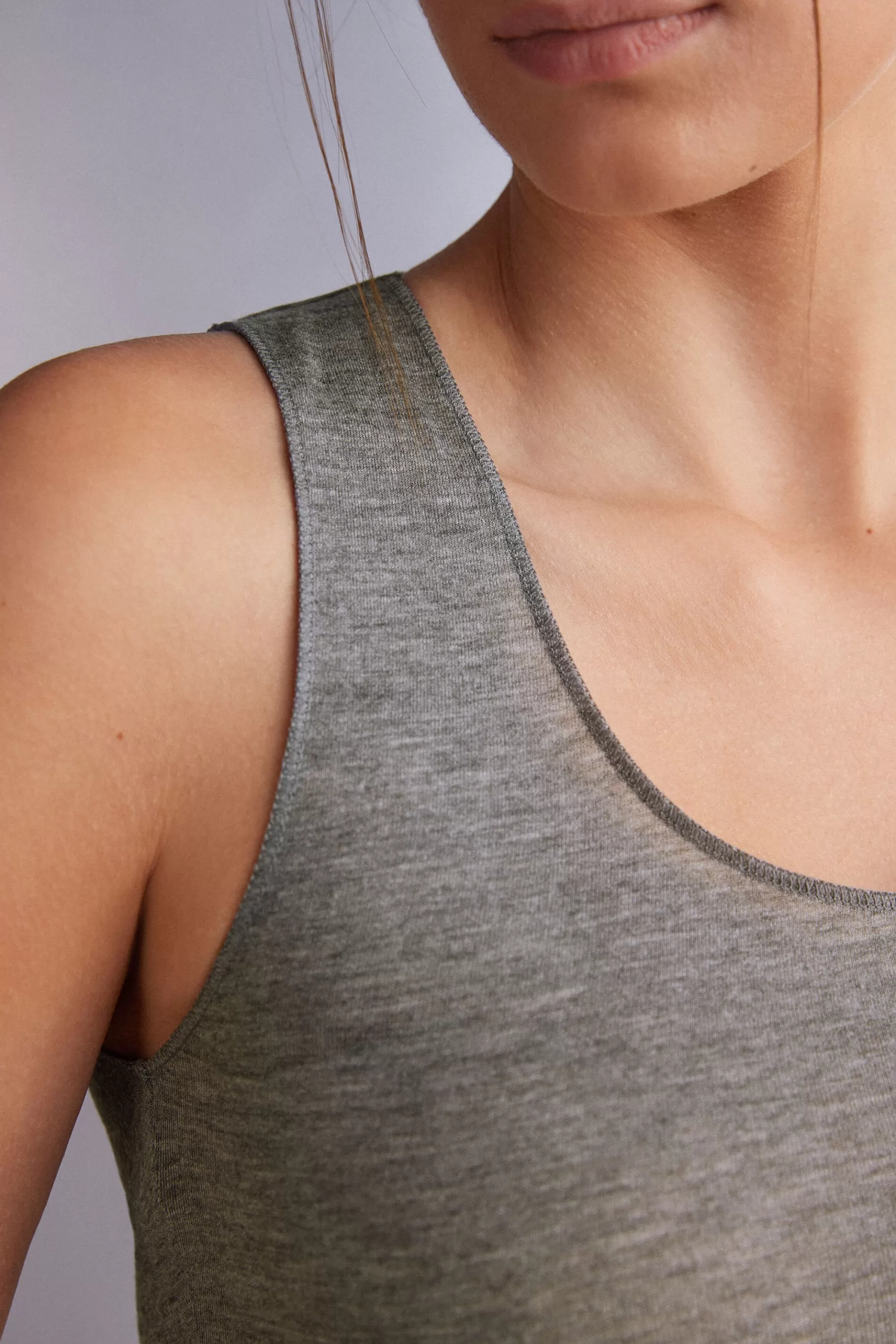 Intimissimi Toppar / Linnen^Ultralight body i modalkashmir med breda axlar