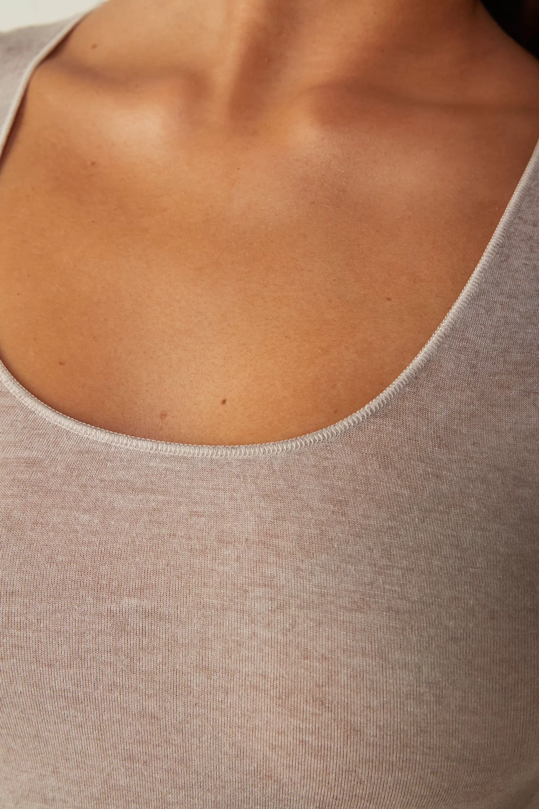 Intimissimi Toppar / Linnen^Ultralight body i modalkashmir med breda axlar
