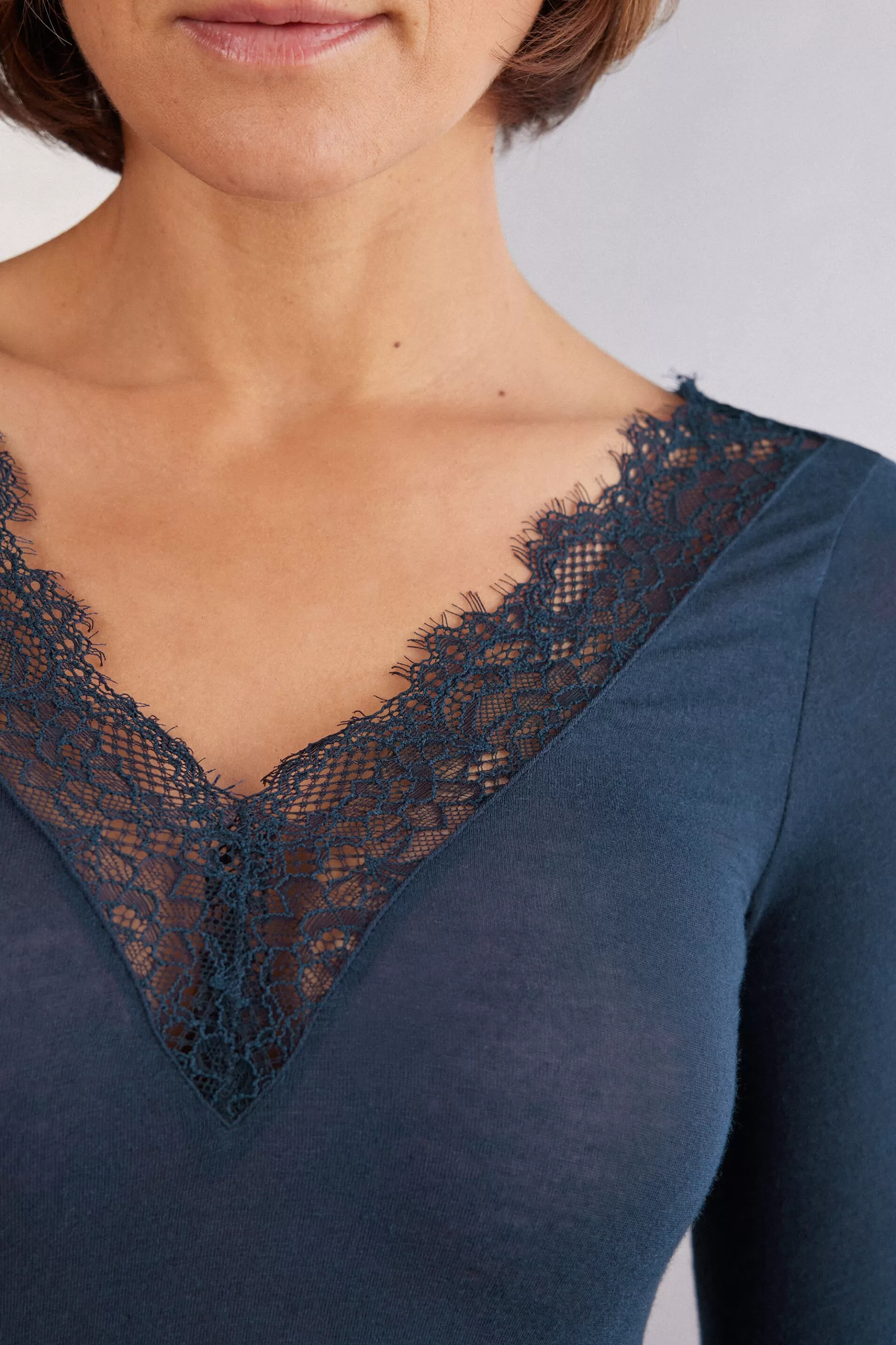 Intimissimi Långärmat^Ultralight lång blus i modalkashmir och spets