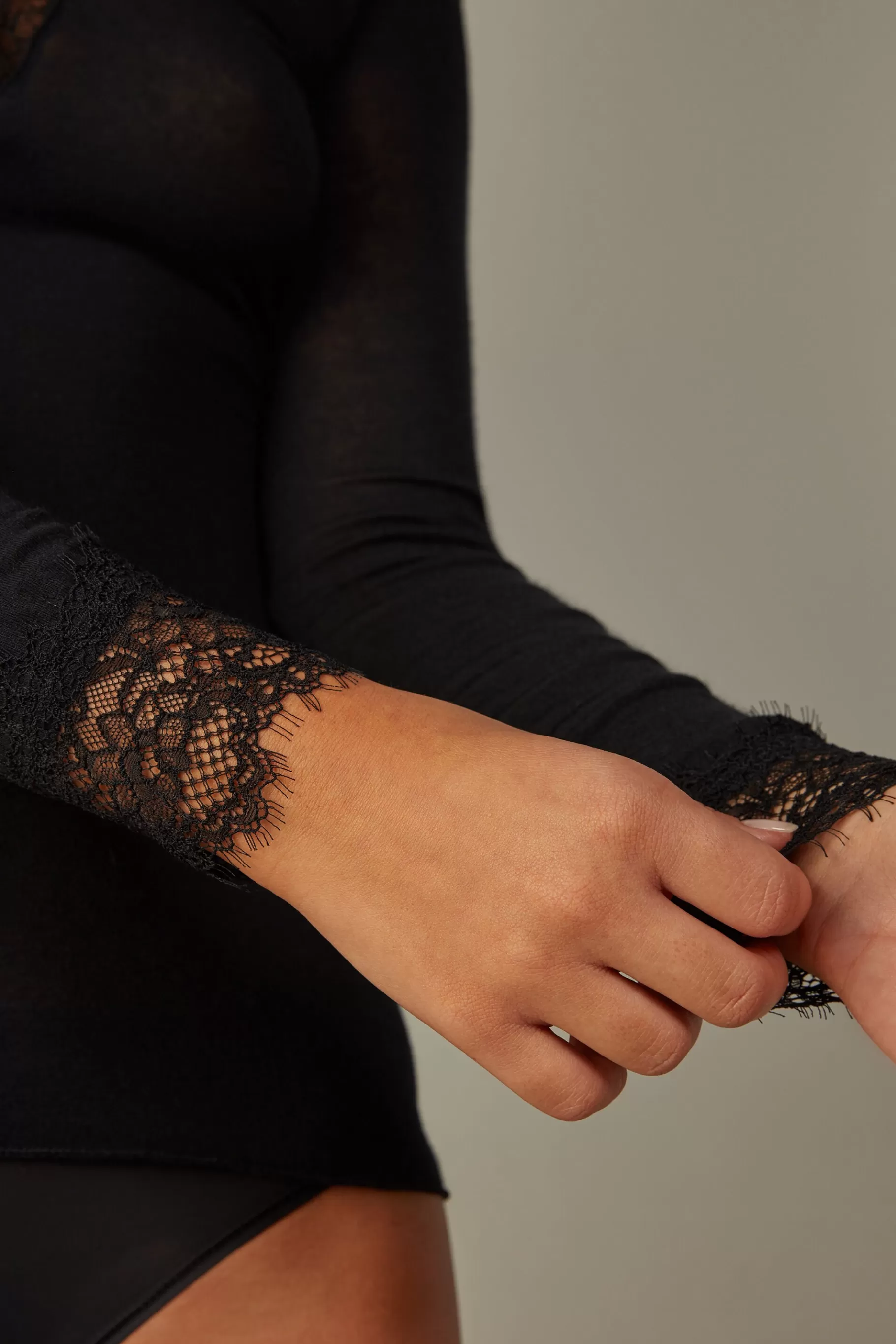 Intimissimi Långärmat^Ultralight lång blus i modalkashmir och spets