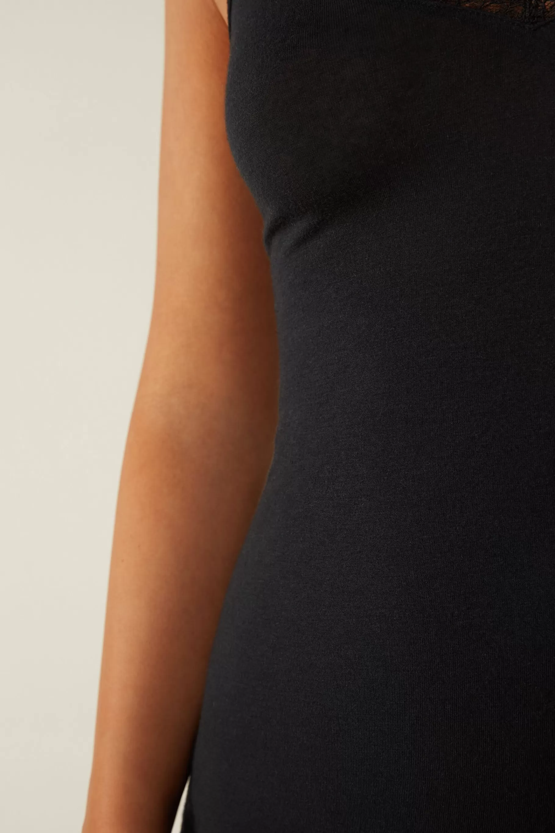 Intimissimi Toppar / Linnen^Ultralight linne i modal och kashmir med spets