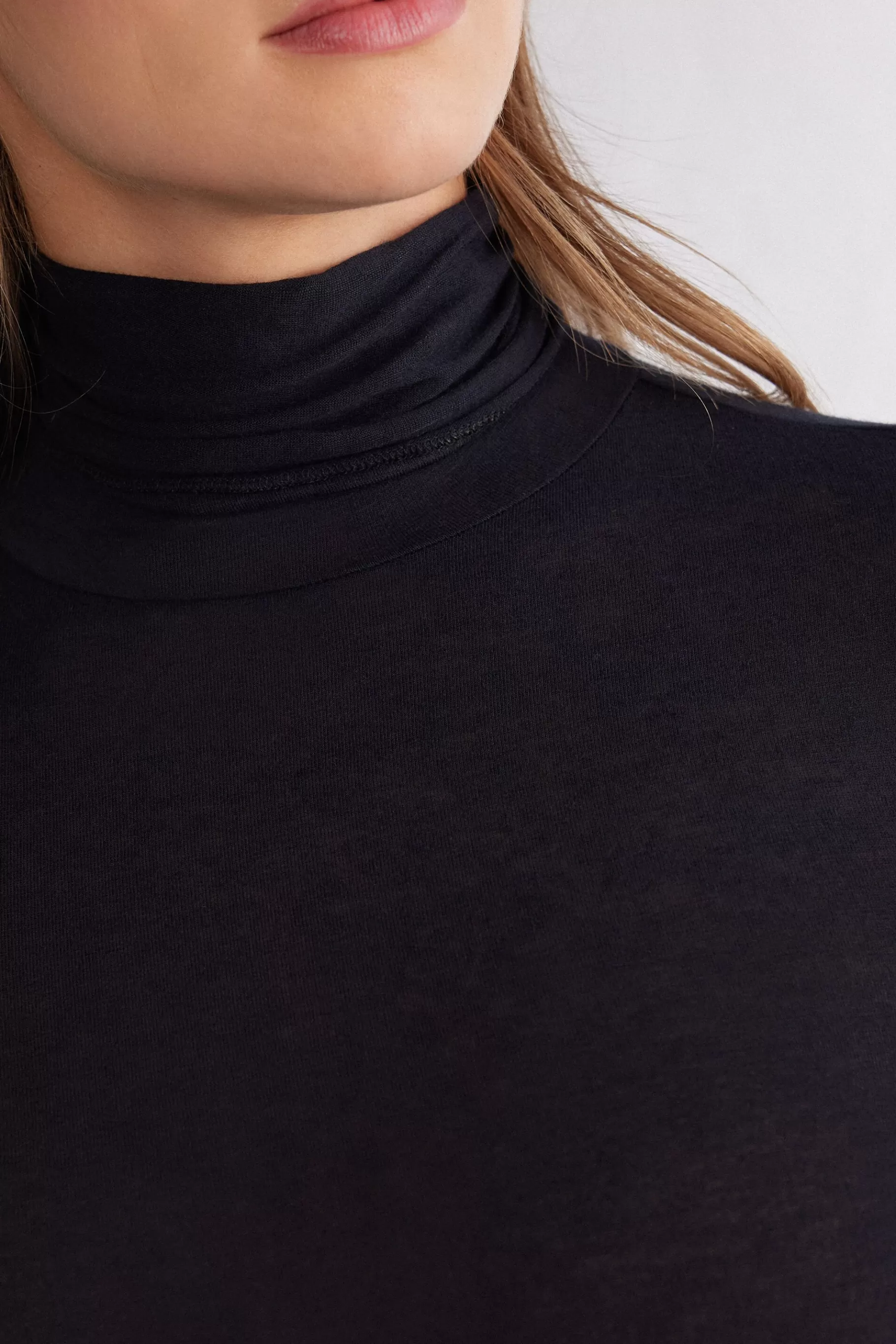 Intimissimi Långärmat^Ultralight topp med hög hals i modalkashmir
