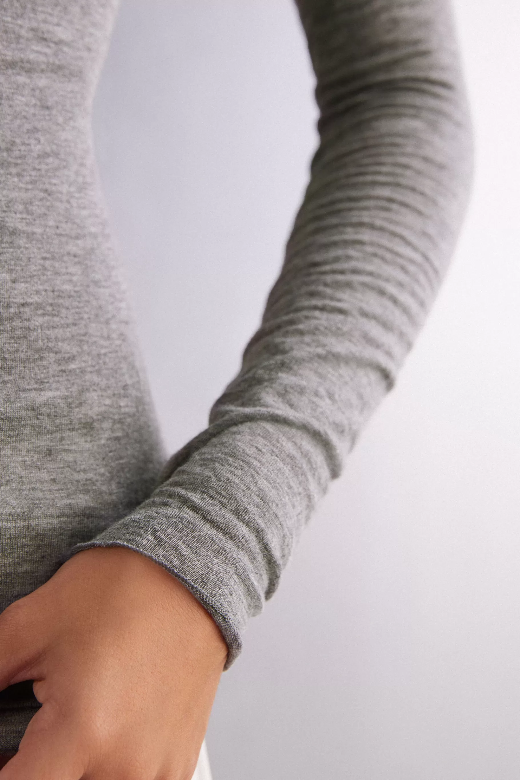 Intimissimi Långärmat^Ultralight topp med hög hals i modalkashmir