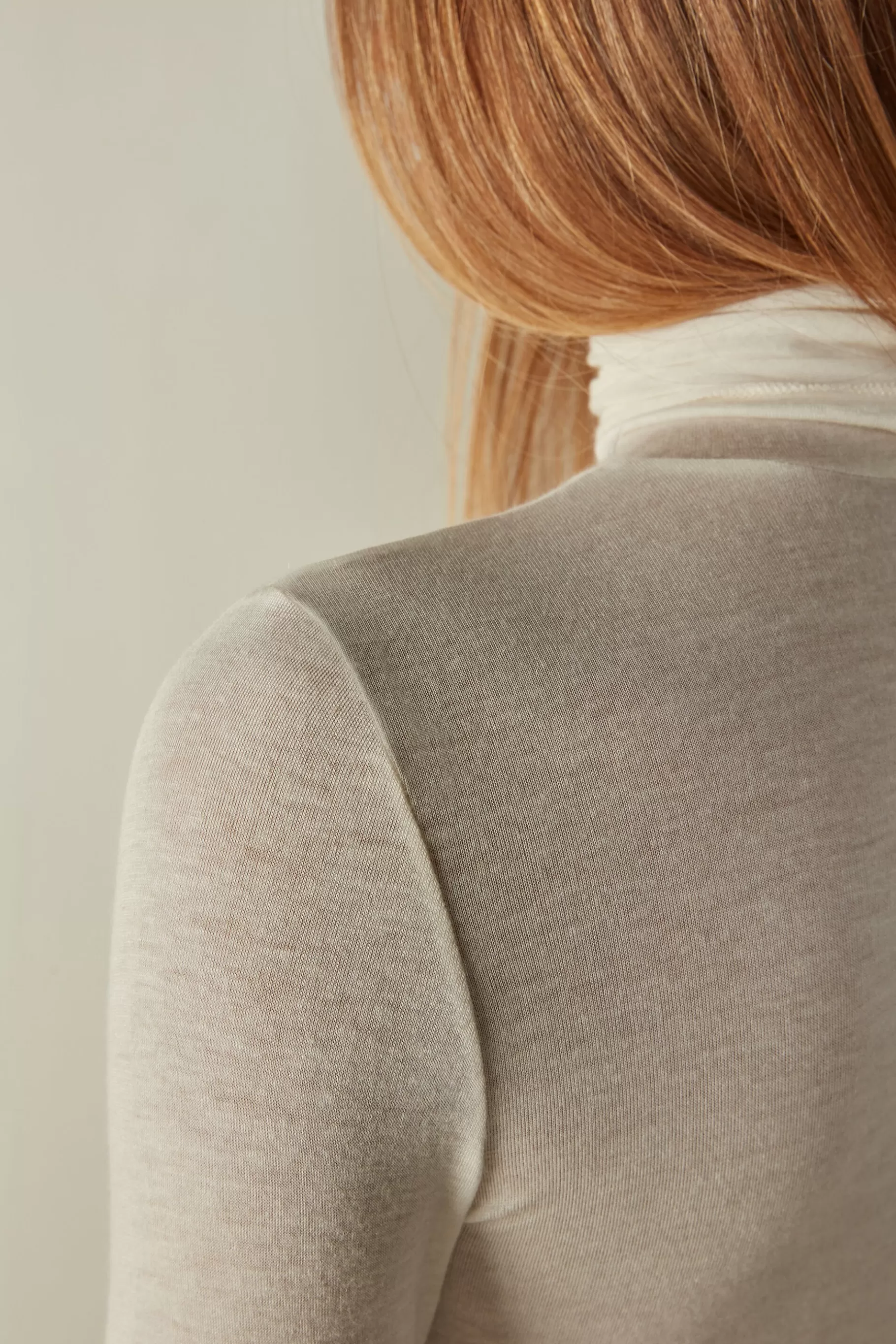 Intimissimi Långärmat^Ultralight topp med hög hals i modalkashmir