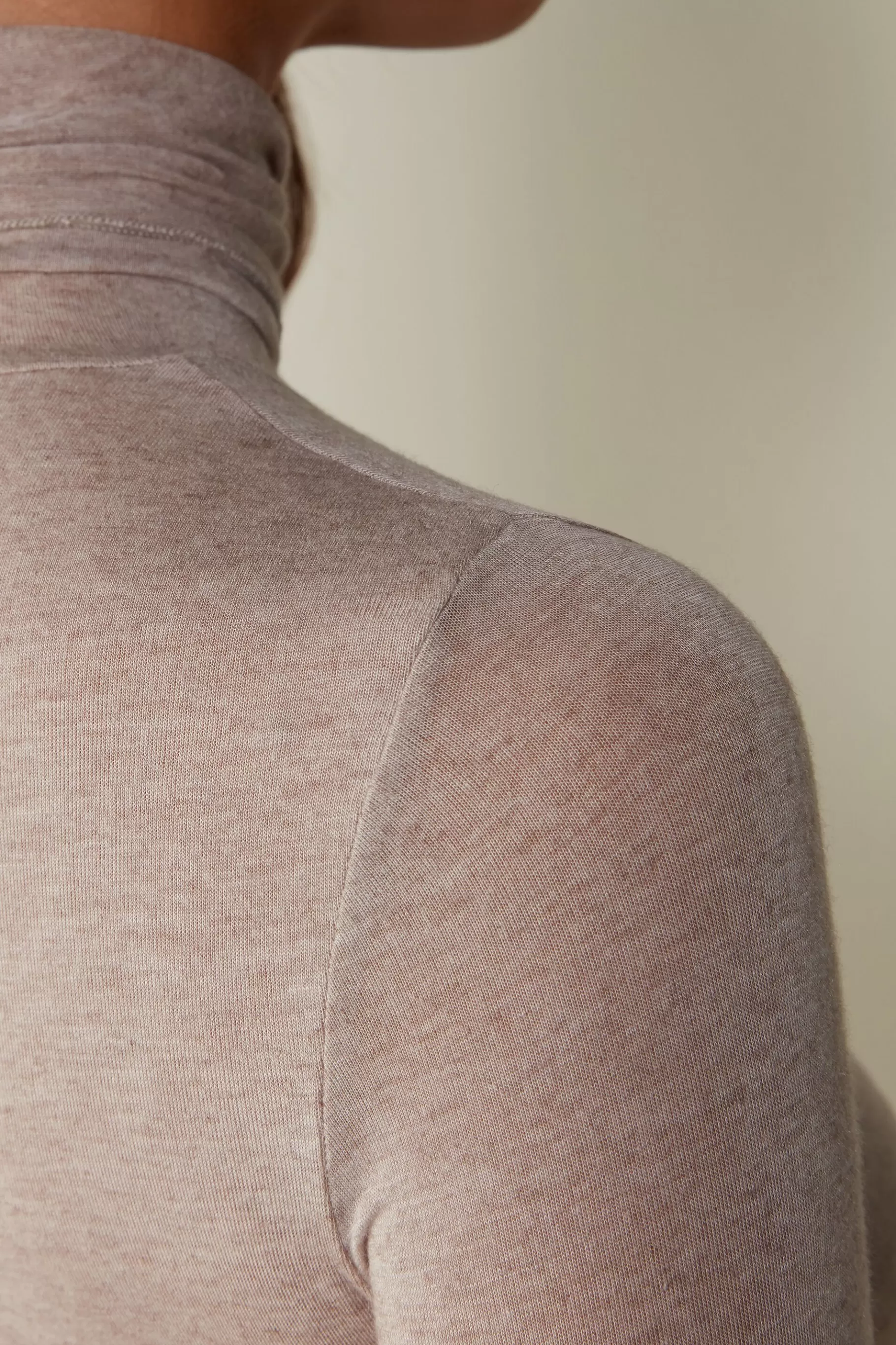 Intimissimi Långärmat^Ultralight topp med hög hals i modalkashmir